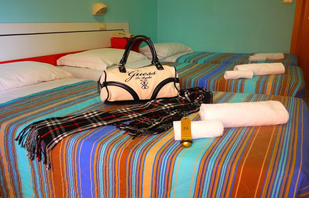 Hotel Maena Rímini Habitación foto