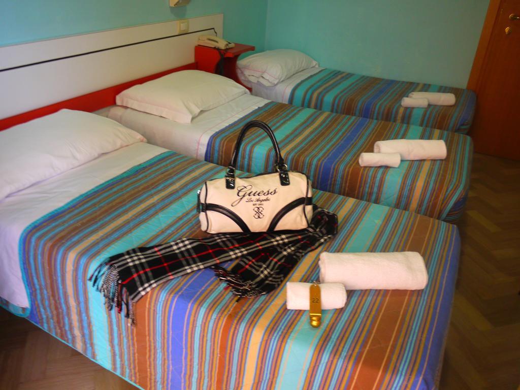 Hotel Maena Rímini Habitación foto