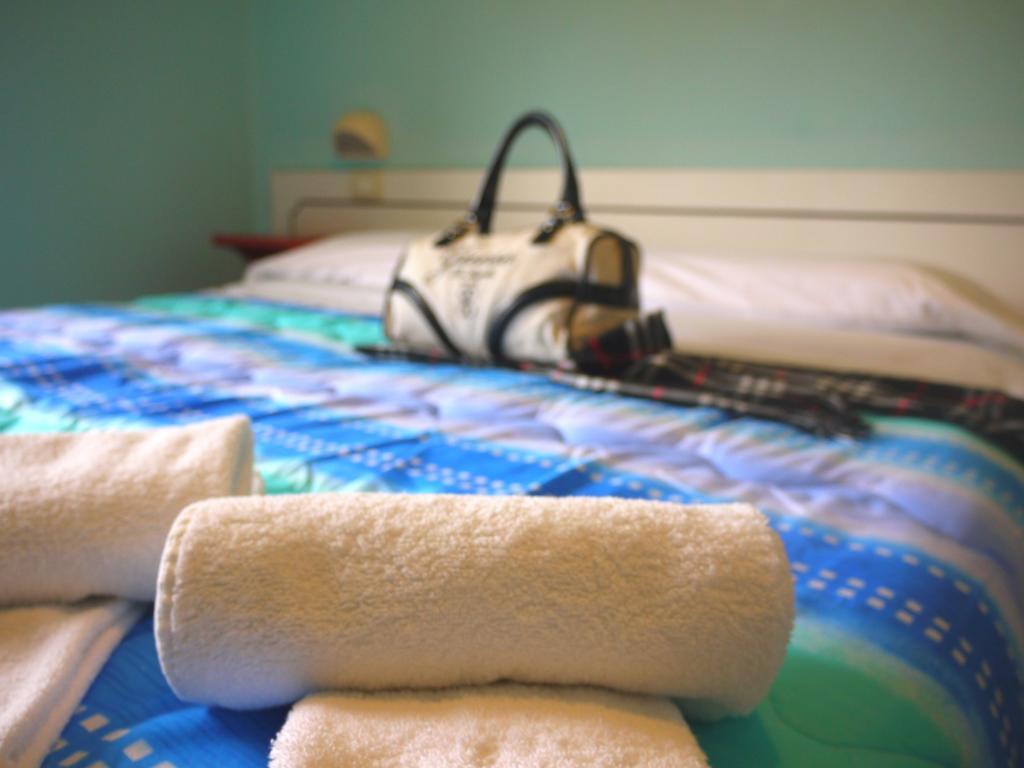 Hotel Maena Rímini Habitación foto
