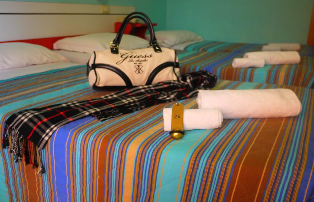 Hotel Maena Rímini Habitación foto