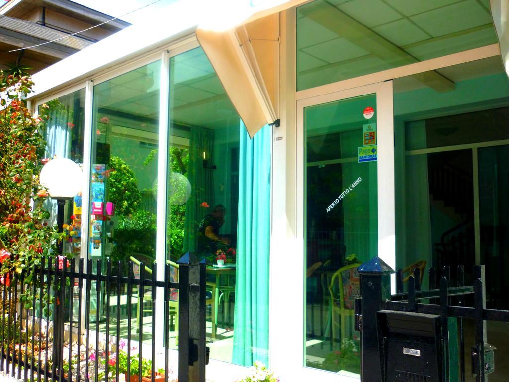 Hotel Maena Rímini Exterior foto